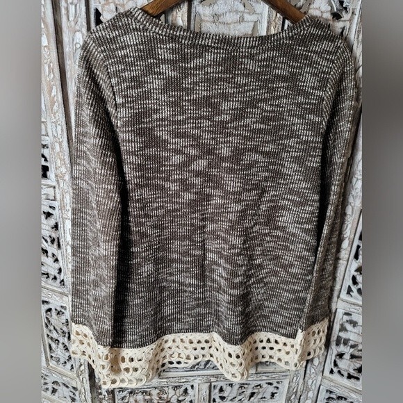 Entro Long-sleeved Sweater with Cutout Detail Trim - Picture 2 of 12